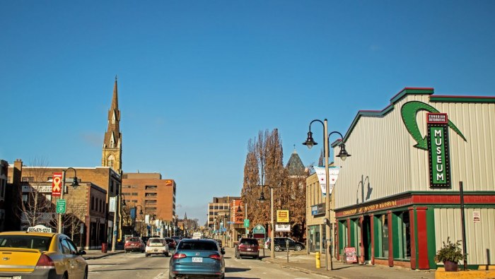 Oshawa, Ontario фото