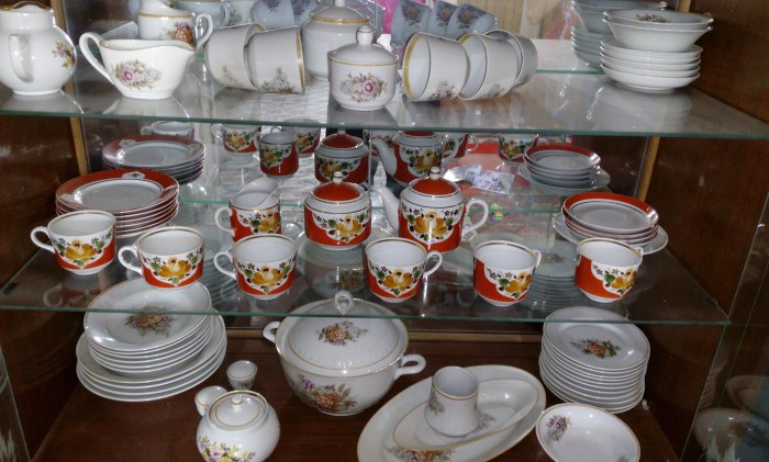Чайный сервиз в серванте