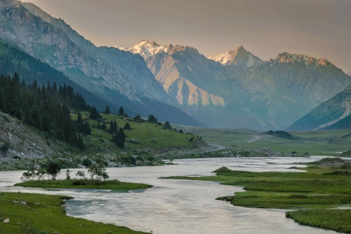 Река Талас в Киргизии