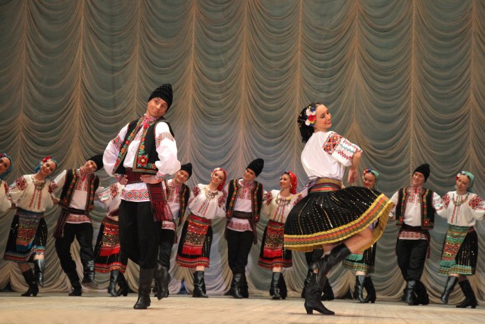 Ансамбль Моисеева молдавский танец
