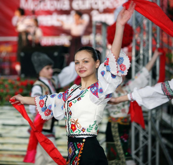 Молдавская диаспора танцует