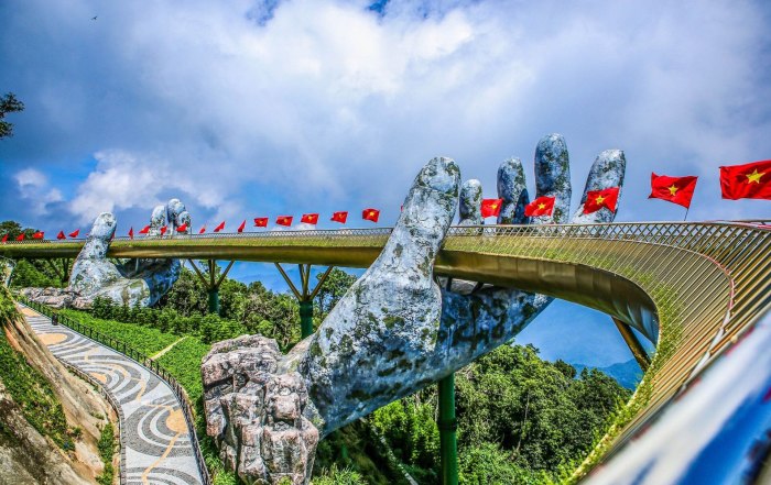 Золотой мост (cầu vàng), Горная станция bà nà Hills, Вьетнам