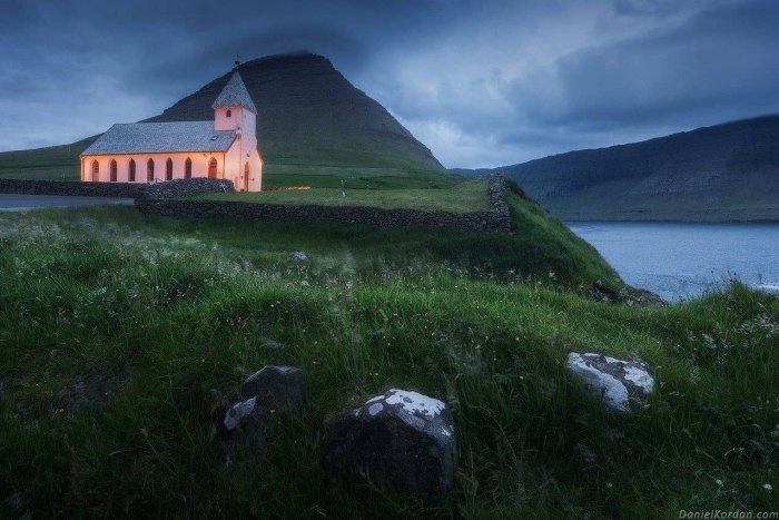 Funningur Church