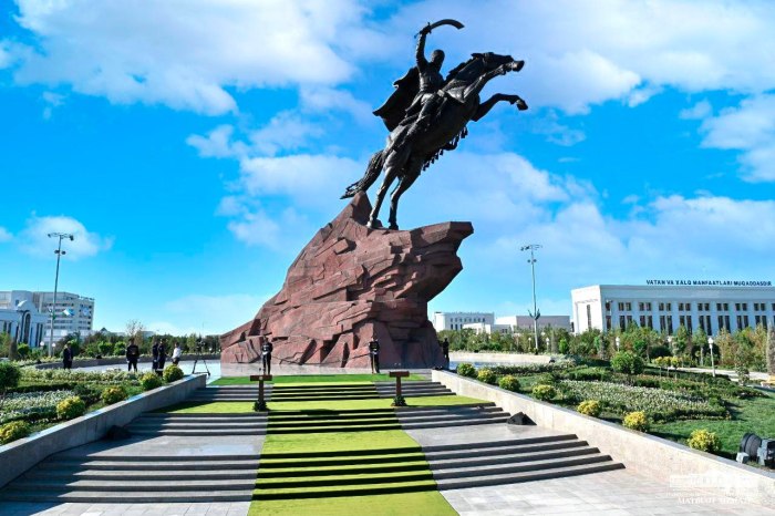 Жалолиддин Мангуберди монумент