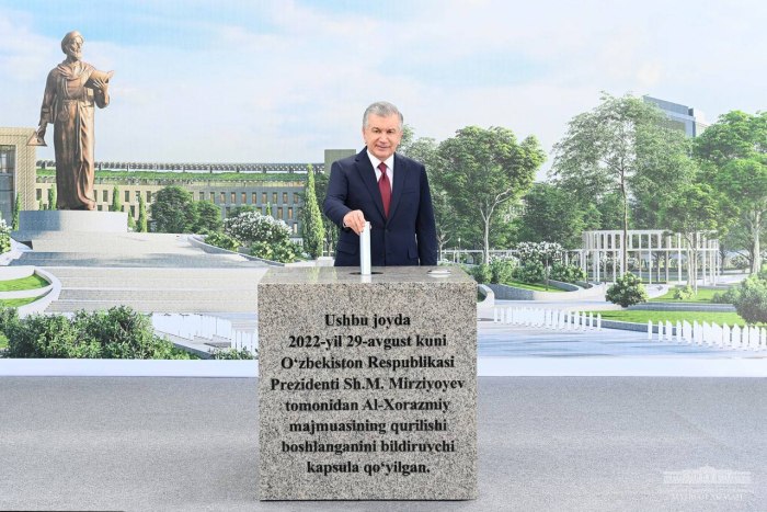 Статуя независимости Узбекистана