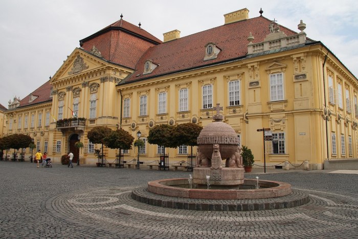 Szekesfehervar дворец епископа Венгрия