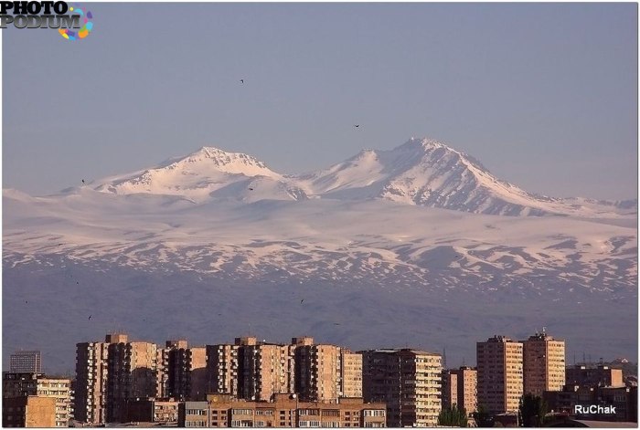 Гора Арагац из Гюмри